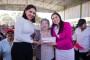Gobernadora entrega equipo y mobimiario a docentes de Minatitlán