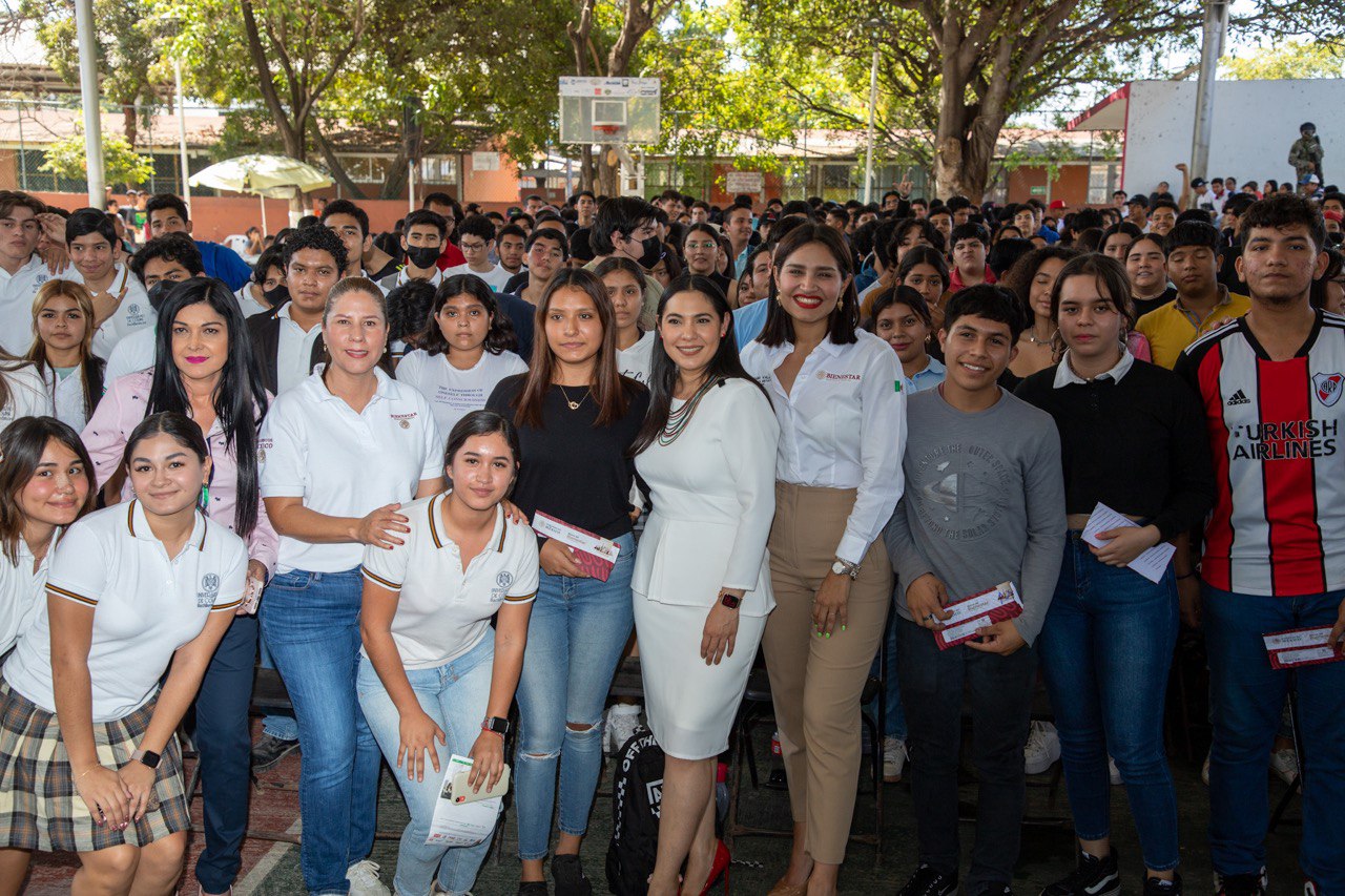 Indira: Estudiantes cuentan con gobierno federal y estatal para seguir formándose